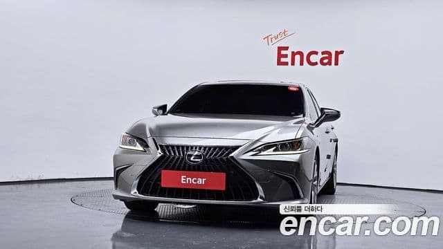 Lexus ES300h 2022 — ფოტო 8/20