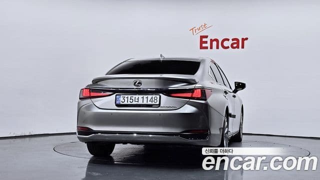 Lexus ES300h 2022 — ფოტო 3/20
