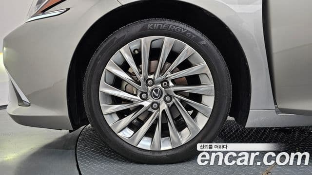Lexus ES300h 2022 — ფოტო 1/20