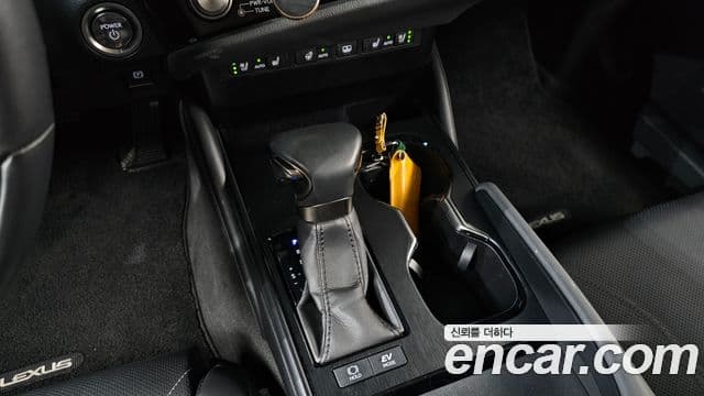 Lexus ES300h 2022 — ფოტო 6/20