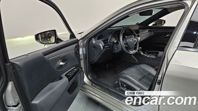 Lexus ES300h 2022 — ფოტო 20/20