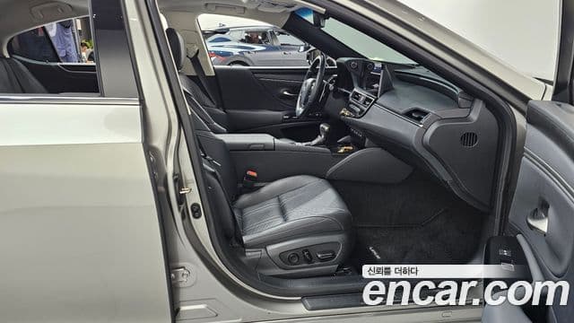 Lexus ES300h 2022 — ფოტო 11/20