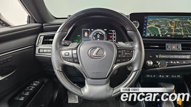 Lexus ES300h 2022 — ფოტო 5/20