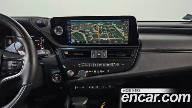 Lexus ES300h 2022 — ფოტო 14/20