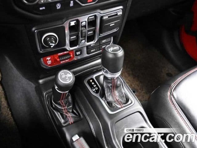 Jeep Wrangler 2019 — ფოტო 8/20