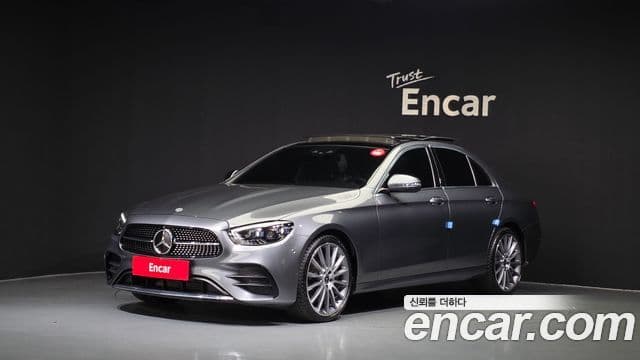 Mercedes-Benz E-Class 2022 — Photo 19/20
