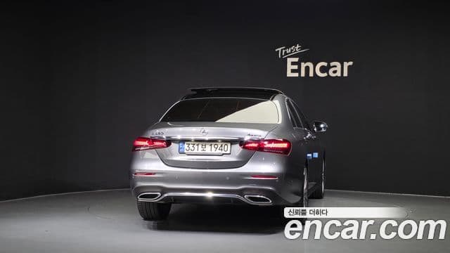 Mercedes-Benz E-Class 2022 — Photo 5/20