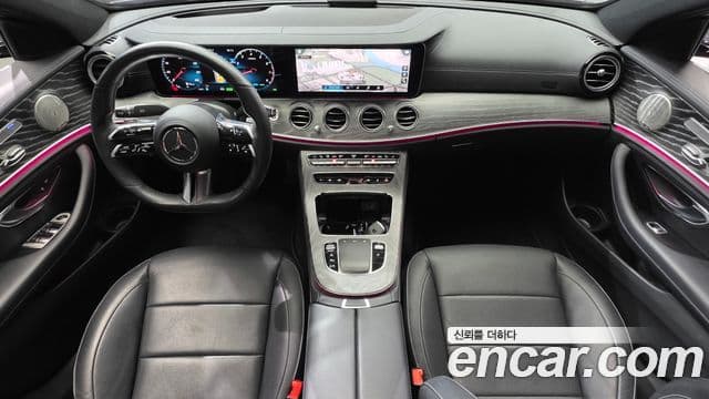 Mercedes-Benz E-Class 2022 — Photo 16/20