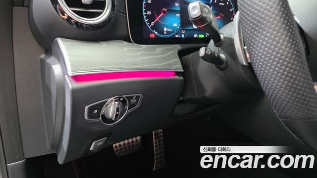 Mercedes-Benz E-Class 2022 — Photo 14/20