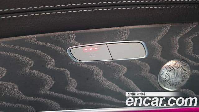 Mercedes-Benz E-Class 2022 — Photo 13/20