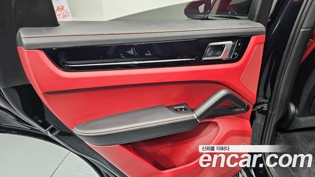 Porsche Cayenne 2021 — Şəkil 31/33