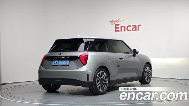 Mini Cooper Electric 2024 — Şəkil 28/30