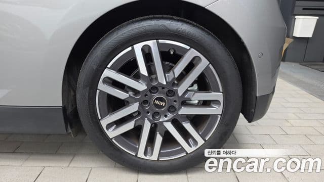 Mini Cooper Electric 2024 — Şəkil 25/30