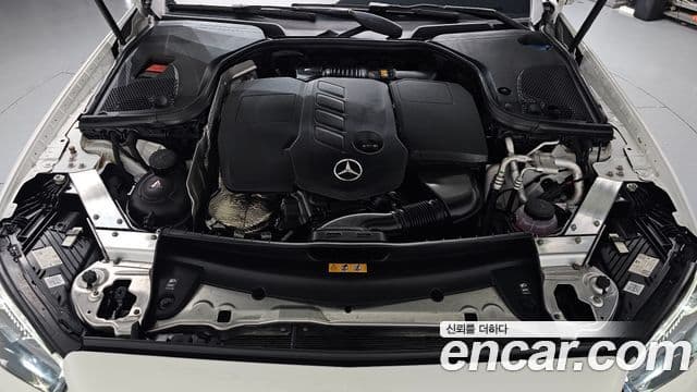 Mercedes-Benz E-Class 2023 — Photo 7/36