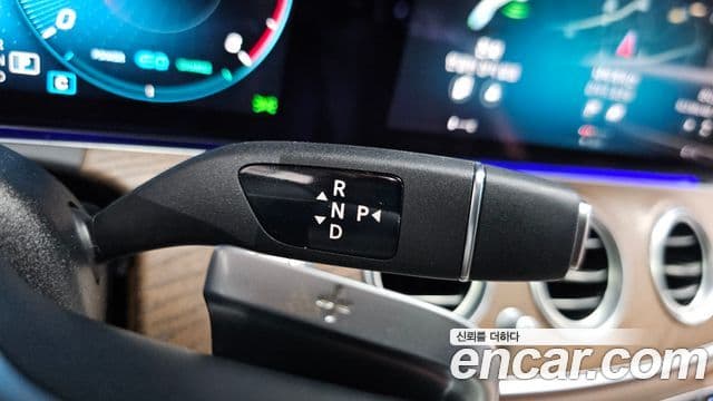 Mercedes-Benz E-Class 2023 — Photo 15/36