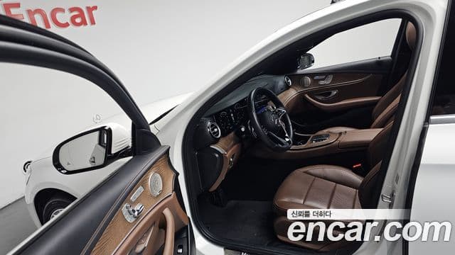 Mercedes-Benz E-Class 2023 — Photo 36/36