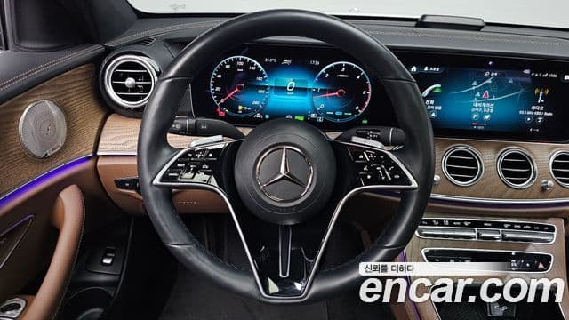 Mercedes-Benz E-Class 2023 — Photo 25/36