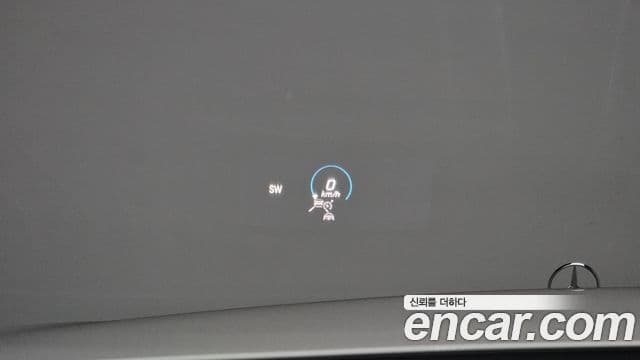 Mercedes-Benz E-Class 2023 — Photo 29/36