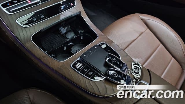 Mercedes-Benz E-Class 2023 — Photo 13/36