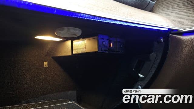 Mercedes-Benz E-Class 2023 — Photo 35/36