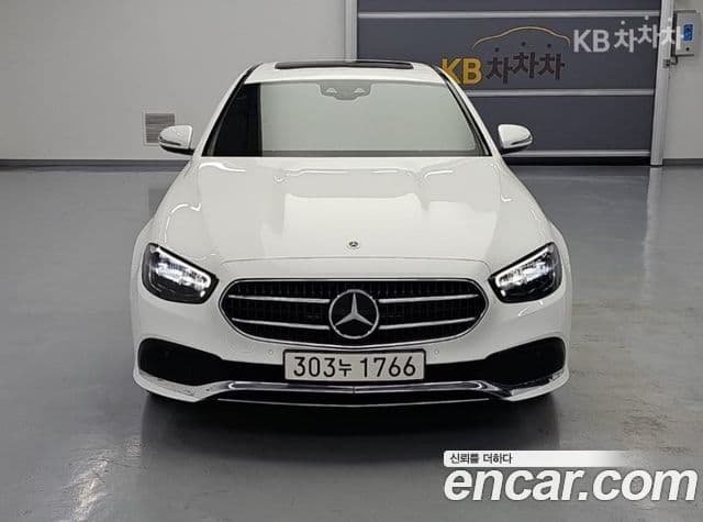 Mercedes-Benz E-Class 2021 — Photo 15/19