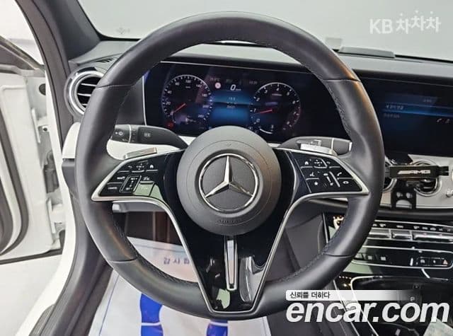 Mercedes-Benz E-Class 2021 — Photo 19/19