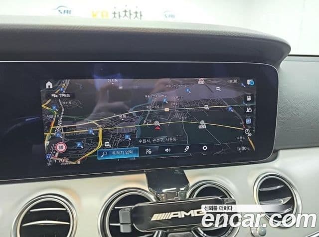 Mercedes-Benz E-Class 2021 — Photo 12/19