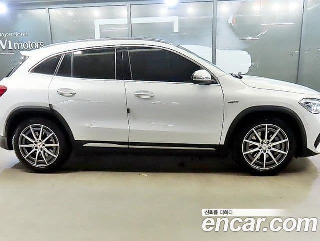 Mercedes-Benz GLA-Class 2021 — ფოტო 8/20