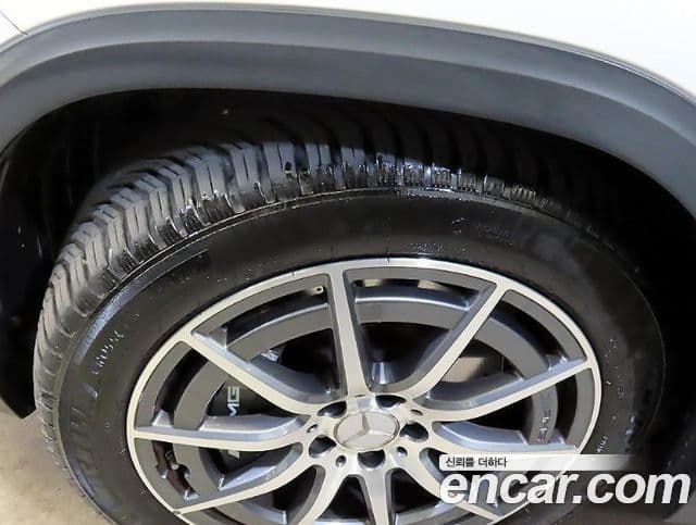 Mercedes-Benz GLA-Class 2021 — ფოტო 9/20