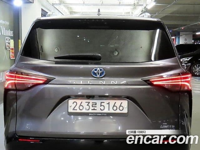 Toyota Sienna 2021 — Photo 8/20