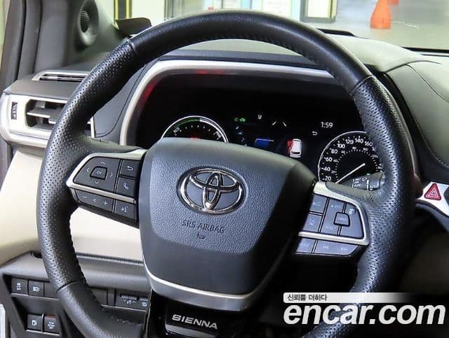 Toyota Sienna 2021 — Photo 18/20