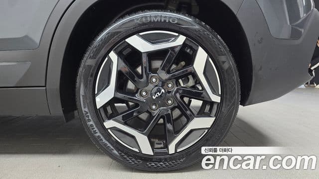 Kia Seltos 2023 — ფოტო 7/35