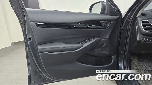 Kia Seltos 2023 — ფოტო 32/35