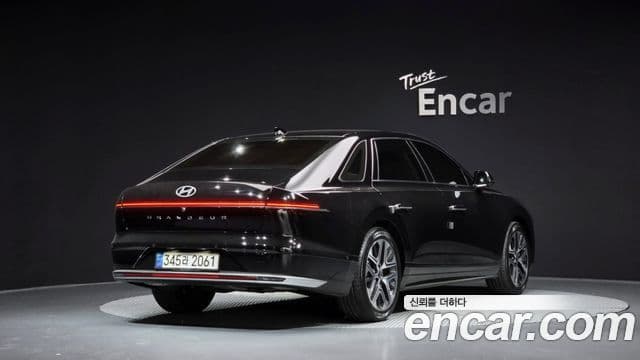 Hyundai Grandeur Hybrid 2023 — Photo 28/39
