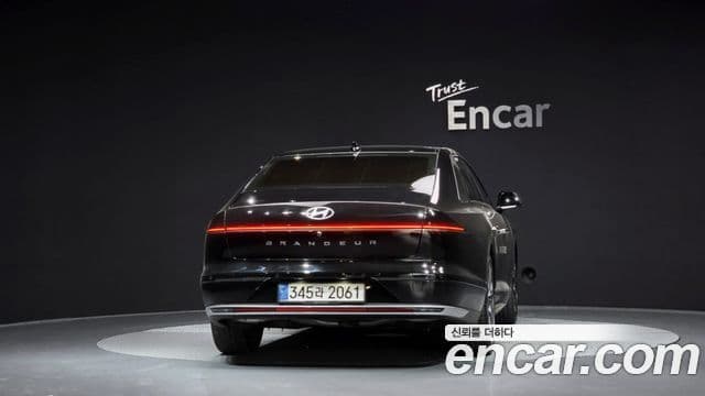Hyundai Grandeur Hybrid 2023 — Photo 36/39