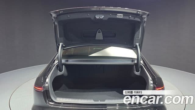 Hyundai Grandeur Hybrid 2023 — Photo 18/39