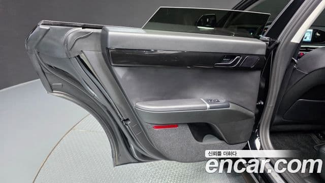 Hyundai Grandeur Hybrid 2023 — Photo 32/39