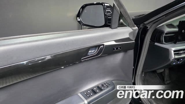 Hyundai Grandeur Hybrid 2023 — Photo 21/39