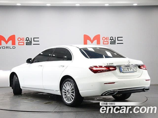 Mercedes-Benz E-Class 2023 — Şəkil 10/20