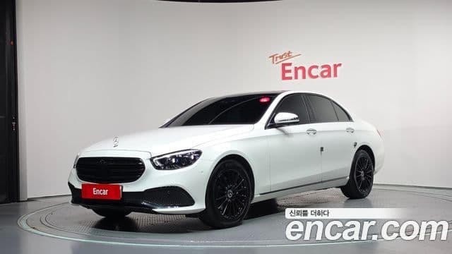 Mercedes-Benz E-Class 2022 — Photo 29/32