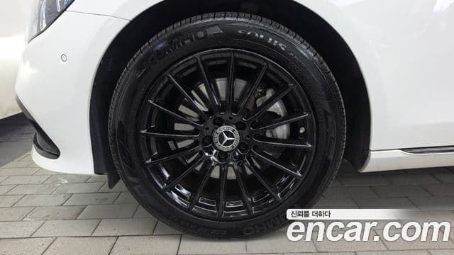 Mercedes-Benz E-Class 2022 — Photo 14/32