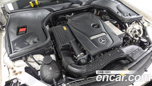 Mercedes-Benz E-Class 2022 — Photo 24/32