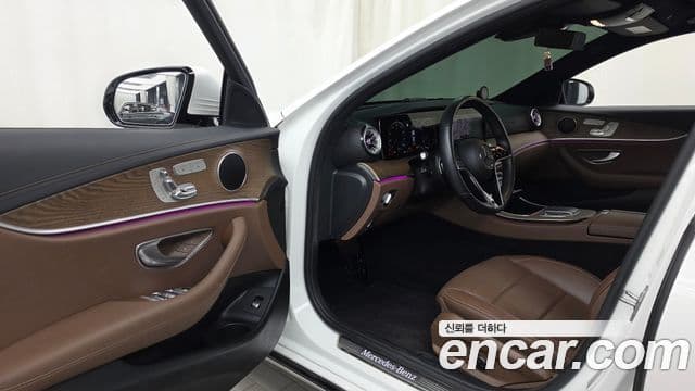 Mercedes-Benz E-Class 2022 — Photo 3/32