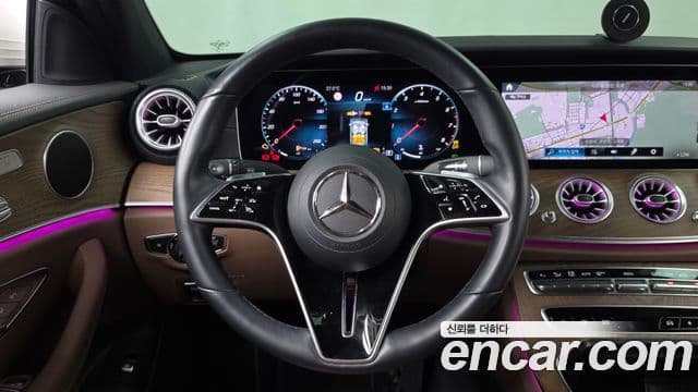 Mercedes-Benz E-Class 2022 — Photo 4/32