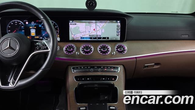 Mercedes-Benz E-Class 2022 — Photo 17/32