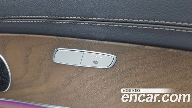 Mercedes-Benz E-Class 2022 — Photo 23/32