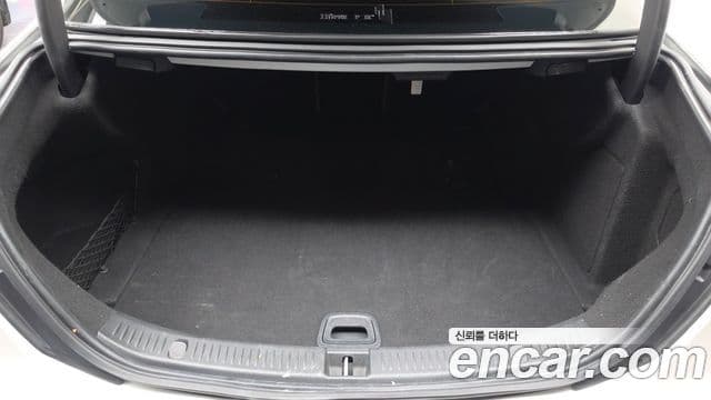 Mercedes-Benz E-Class 2022 — Photo 18/32