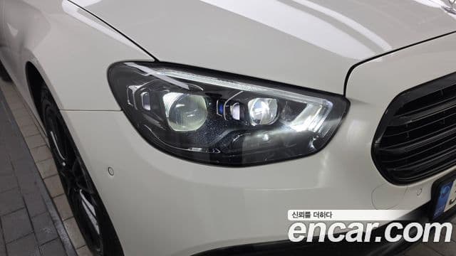 Mercedes-Benz E-Class 2022 — Photo 9/32