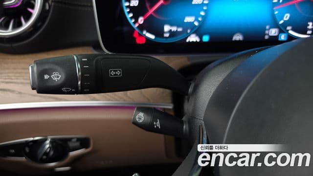 Mercedes-Benz E-Class 2022 — Photo 31/32