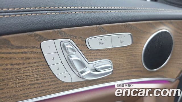 Mercedes-Benz E-Class 2022 — Photo 6/32